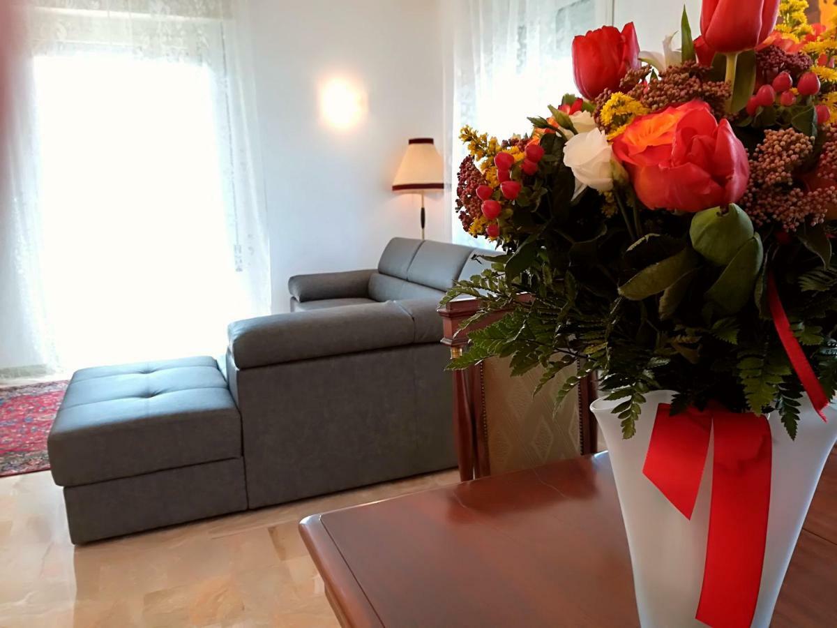 Casa Di Barbara Villa คาสติญโญเน เดลเล สติเวียเร ภายนอก รูปภาพ