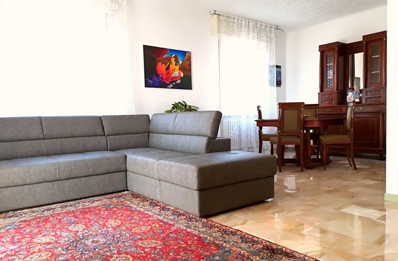 Casa Di Barbara Villa คาสติญโญเน เดลเล สติเวียเร ภายนอก รูปภาพ