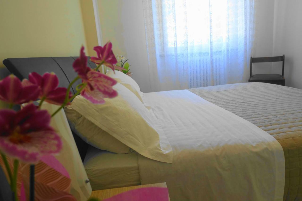 Casa Di Barbara Villa คาสติญโญเน เดลเล สติเวียเร ภายนอก รูปภาพ